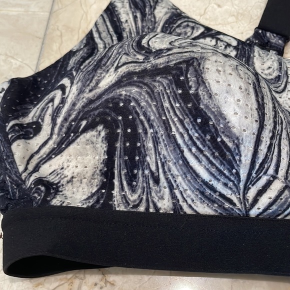 Victoria Sport Bra by Victoria’s Secret - Picture 2 of 6